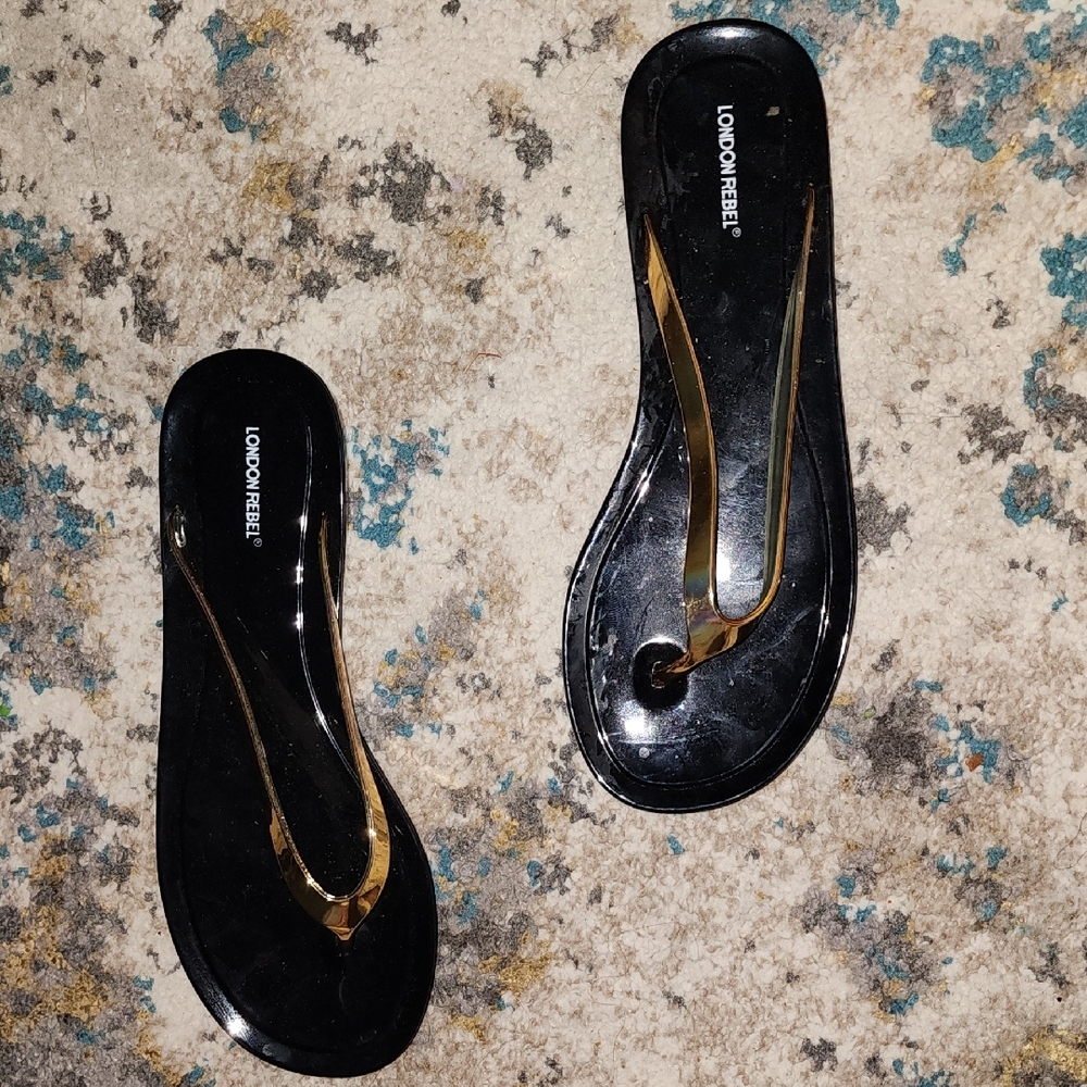 NWOT London Rebel X ASOS Black a Gold Women's Thong Flip Flop Sandals Size 8 - Picture 4 of 10